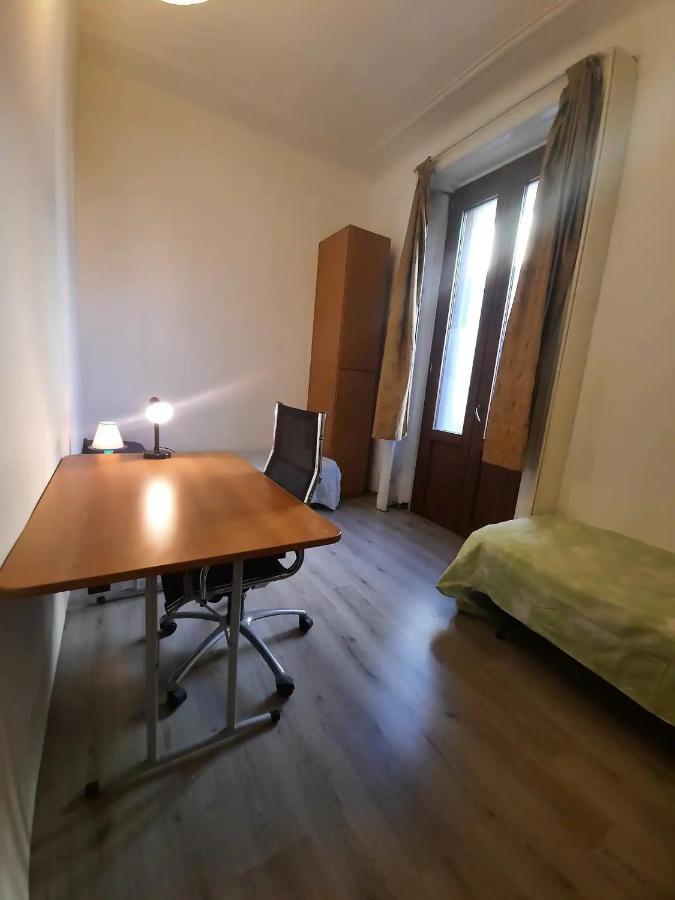 Private Room In A Quiet Apartment In The City Center มิลาน ภายนอก รูปภาพ