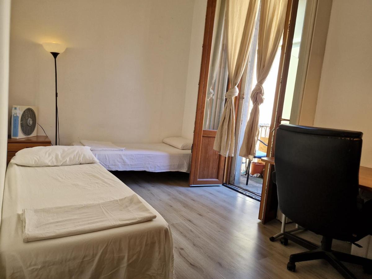 Private Room In A Quiet Apartment In The City Center มิลาน ภายนอก รูปภาพ