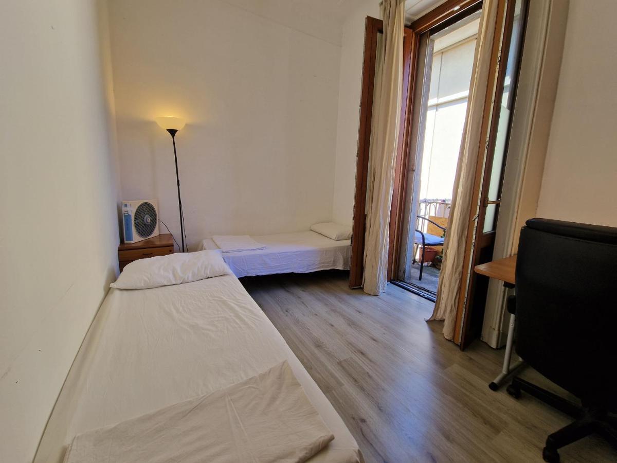 Private Room In A Quiet Apartment In The City Center มิลาน ภายนอก รูปภาพ