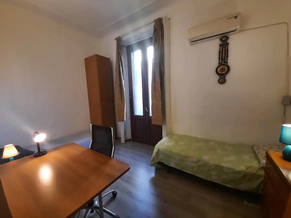 Private Room In A Quiet Apartment In The City Center มิลาน ภายนอก รูปภาพ