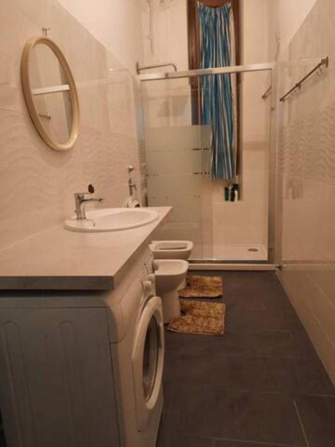 Private Room In A Quiet Apartment In The City Center มิลาน ภายนอก รูปภาพ