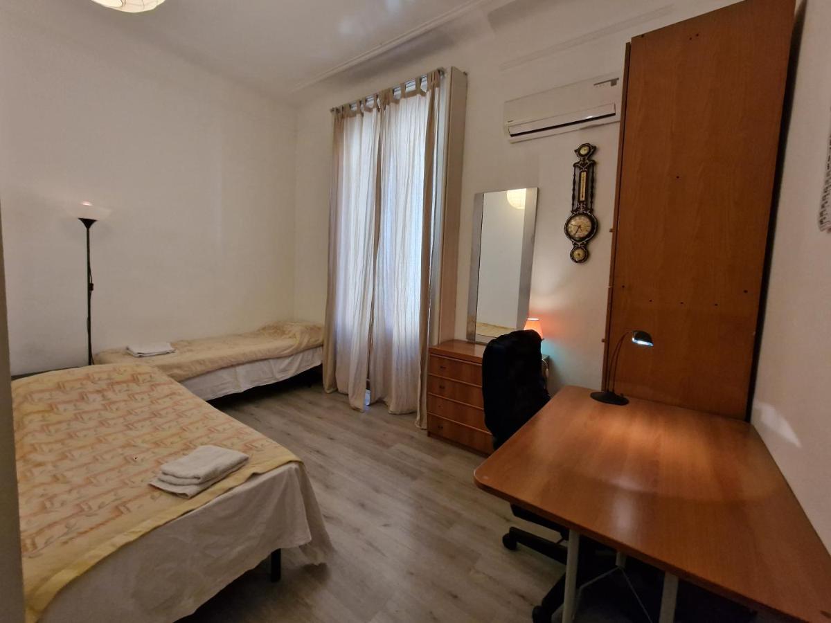 Private Room In A Quiet Apartment In The City Center มิลาน ภายนอก รูปภาพ